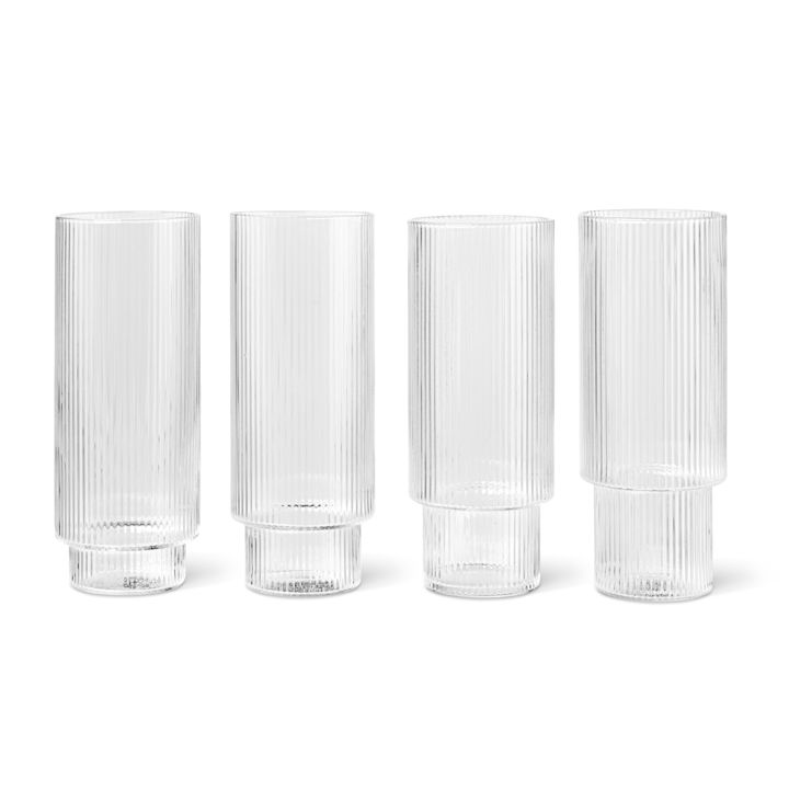 Ripple long drink glas från Ferm Living ingår i den populära glas-serien med räfflad finish. Dessa glas är perfekt till vardag och fest och blir en uppskattad julklapp till den som gärna dukar fint.