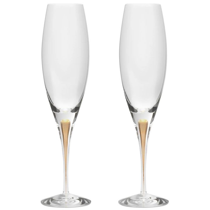 Avsluta nyårsmiddagen med bubbel, servera det gärna ur klassiska flöjtformade champagneglas som Intermezzo champagneglas från Orrefors. 