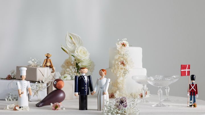 Presenttips till den designintresserade kan exempelvis vara träfigurer från Kay Bojesen. Brudparet i trä är ett perfekt exempel på klassiska bröllopspresenter som kan leva vidare som ett minne i brudparets hem.