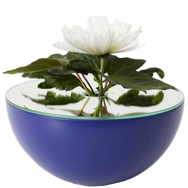 Poem vas i blått från A2, formgiven av Sara Larsson.