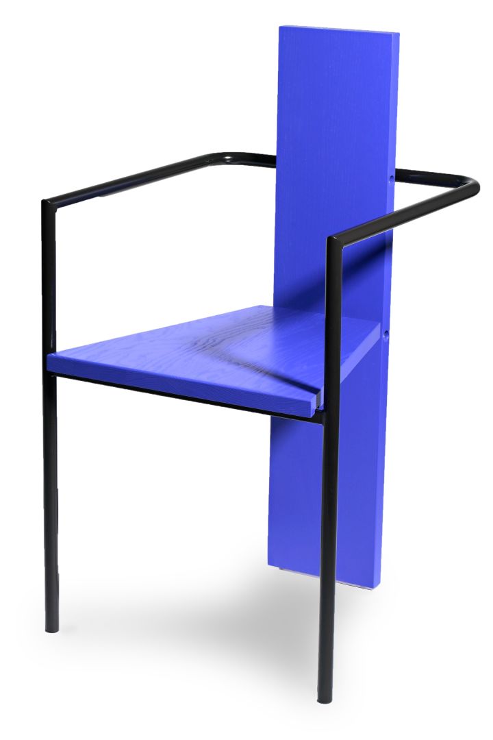 Bild som visar Concrete karmstol i blått och förkopprat stativ, formgiven av Jonas Bohlin.