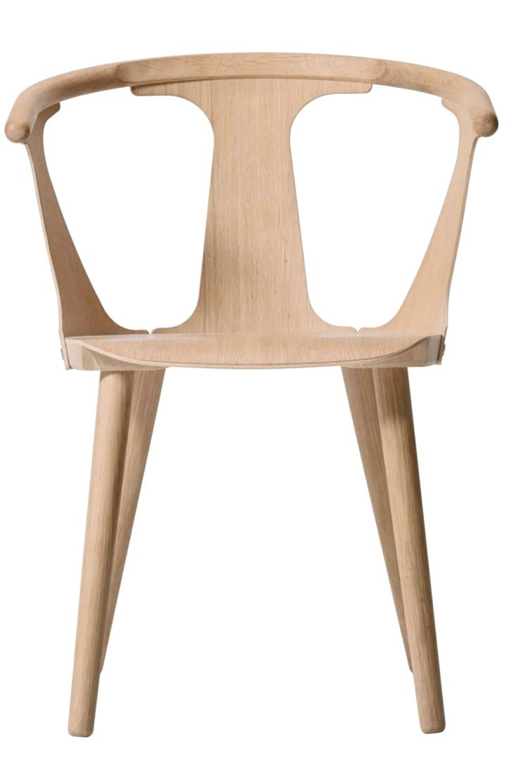 In Between stol i ek, formgiven av Sami Kallio.