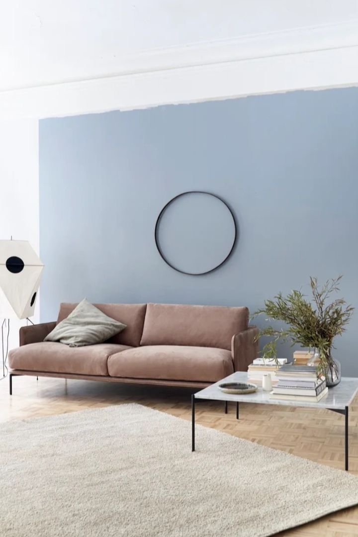 Baron soffa från Adea  är formgiven av Mats Broberg och Johan Ridderstråhle. En stilren soffa med stram design där komforten och kvaliteten är hög.