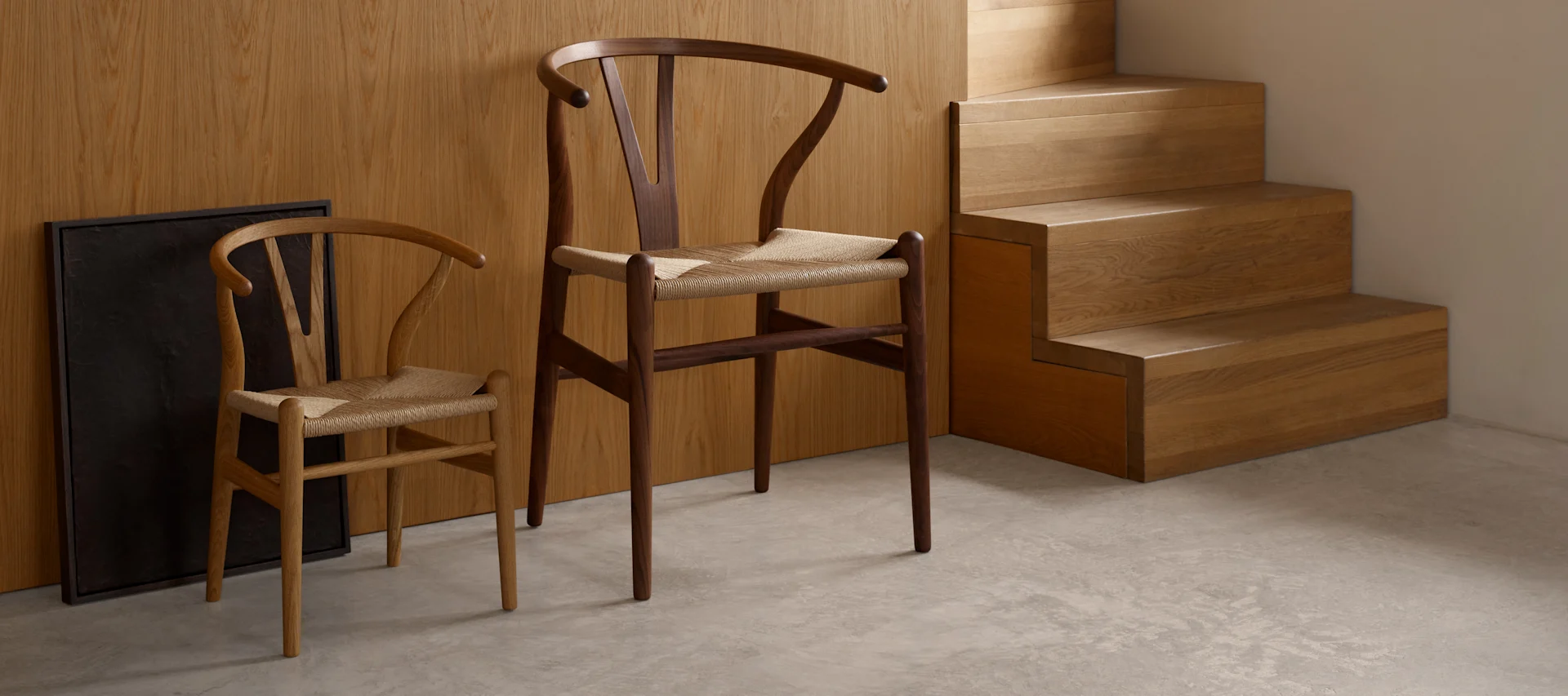CH24 stol tillsammans med CH24 barnstol från Carl Hansen & Son.