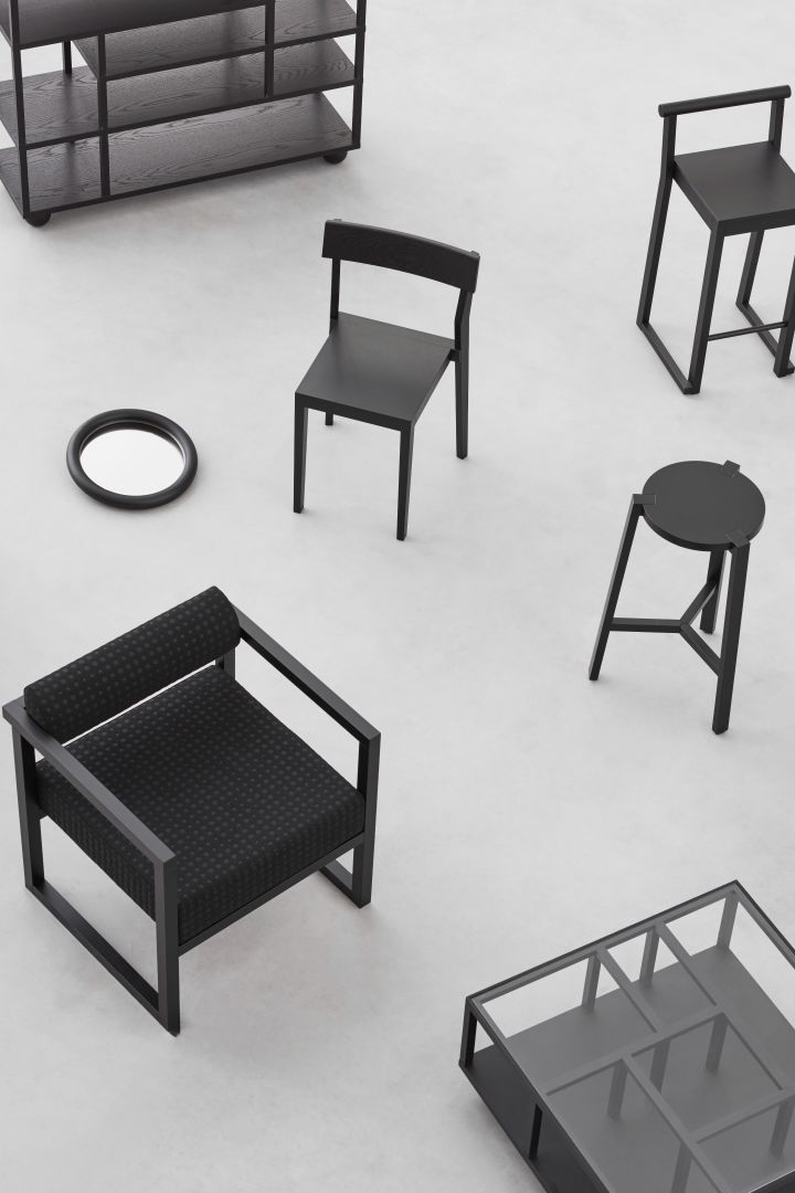 Blandade möbler och produkter från A2 i svart.