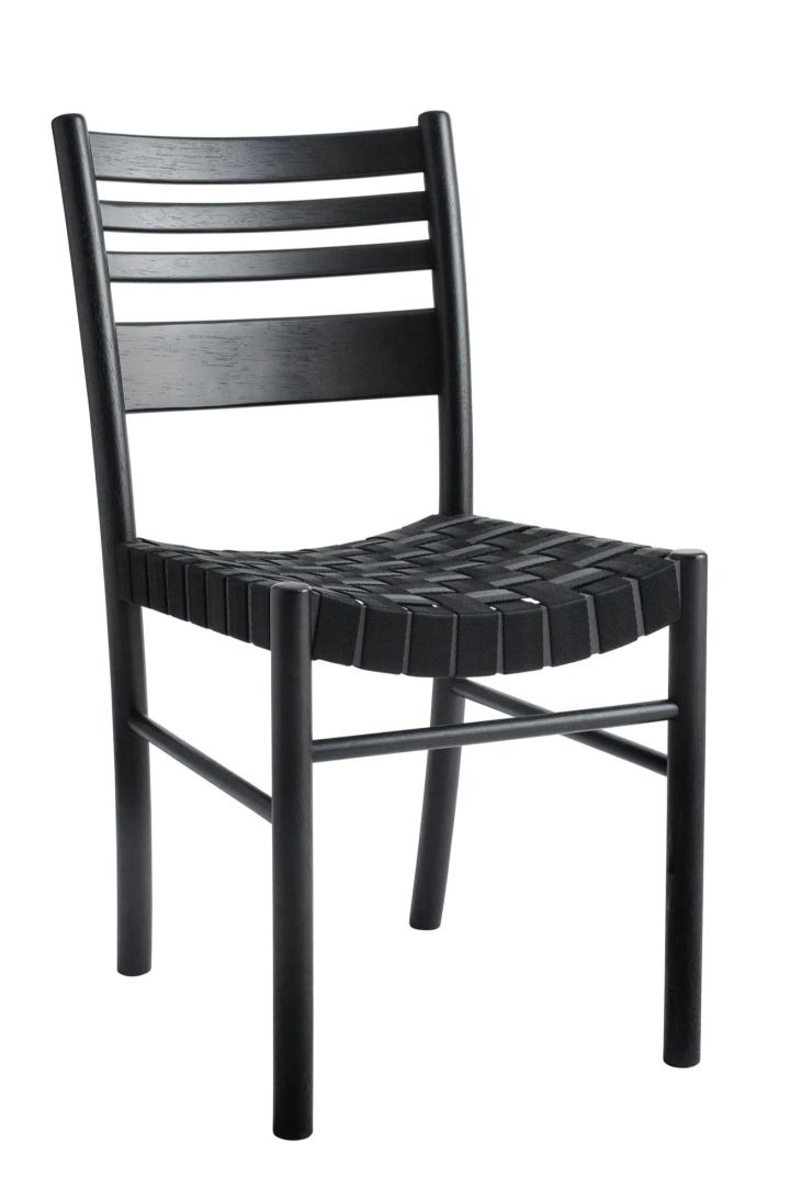 Lillö stol i svart med flätad sits i svart nylon från varumärket 1898.
