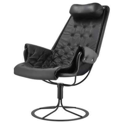 Jetson fåtölj från DUX är formgiven av Bruno Mathsson och är en riktig designklassiker bland svenska möbler, här i helt svart skinn med svart underrede.